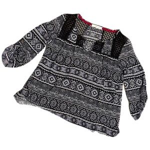 Rewind size medium black and white tribal blouse